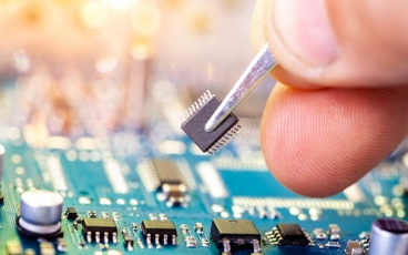 Tự Động Hóa Trong Sản Xuất Mạch Điện Tử – Xu Hướng Mới Năm 2025
